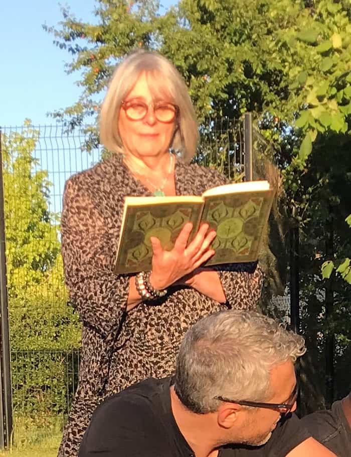 Claire Poupet : artiste lecture de poésie à Servon près de la Baie du Mont-Saint-Michel, Avranches, Pontorson & Granville (50)